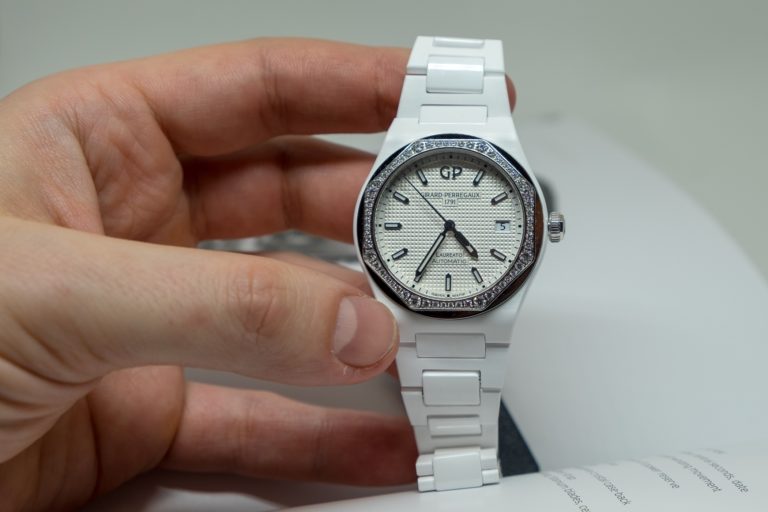 Girard Perregaux Laureato 38mm White Ceramic - SIHH 2018 - Credits CH24.pl